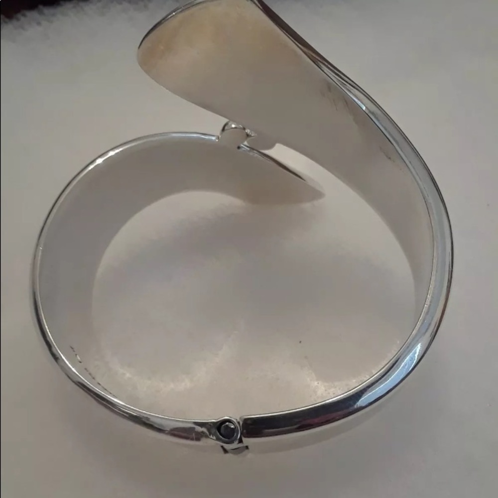 Vintage Sterling Silver Clamper Hinged Bracelet - Picture 3 of 16